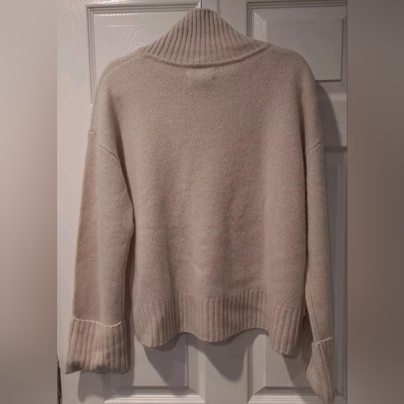NWT Halston Women's 100% 2 Ply Cashmere Sweater Beige Tan Oversized Medium/Small - Picture 4 of 7